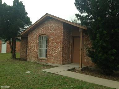 Main picture of 305 W Chelo Dr