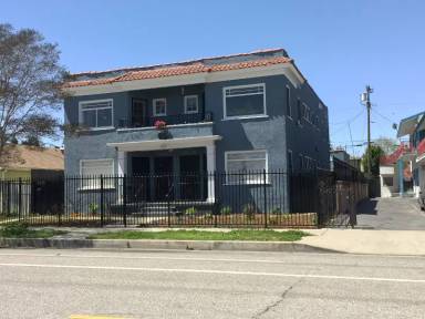 Main picture of 2623 1/2 S La Salle Ave