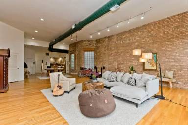 Main picture of 1456 N Milwaukee Ave