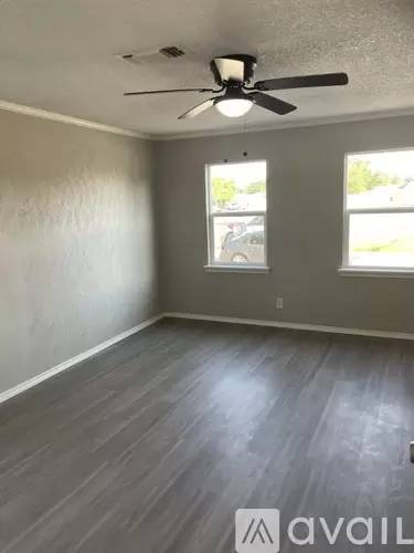 Main picture of 200 N Main St