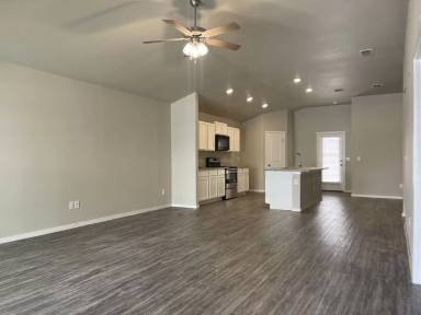 Main picture of 2130 N Texas Ave