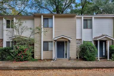 Main picture of 99 Candlebrook Dr