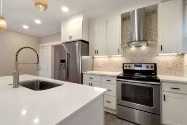Main picture of 916 Harrison Ave