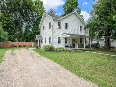 Main picture of 249 W Franklin St