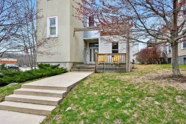 Main picture of 2905 N Newhall St