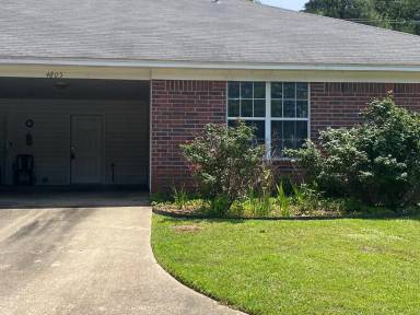 Main picture of 4851 N Park Rd