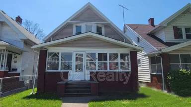 Main picture of 20 E Lake St