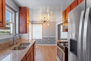 Main picture of 116 S Kenmore Ave