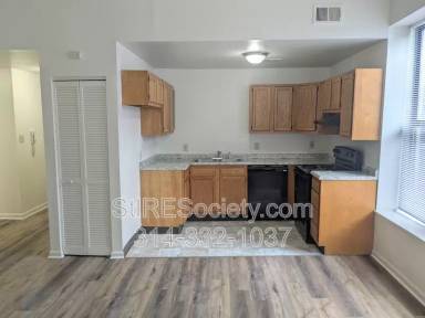 Main picture of 2707 Russell Blvd