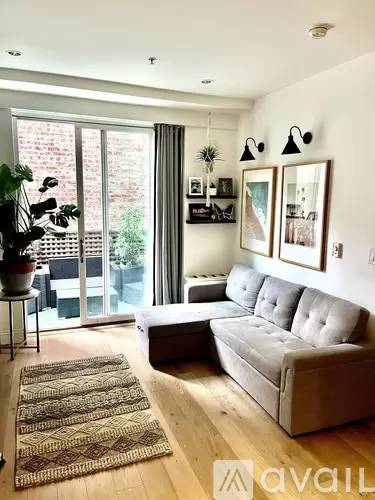 Main picture of 901 Bush St