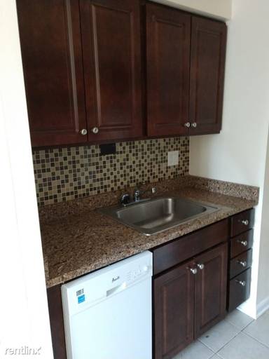 Main picture of 5820 N Sheridan Rd