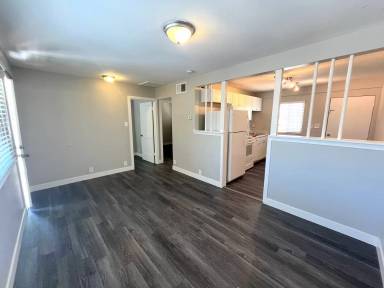 Main picture of 221 S 10th St