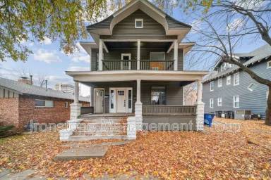 Main picture of 1317 S Carson Ave