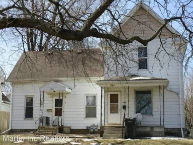 Main picture of 908 Wellington St
