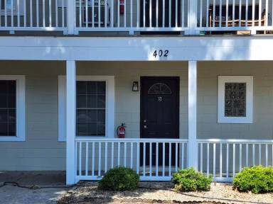 Main picture of 402 S Holly St