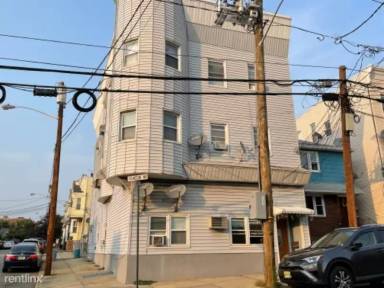 Main picture of 69 Johnston Ave