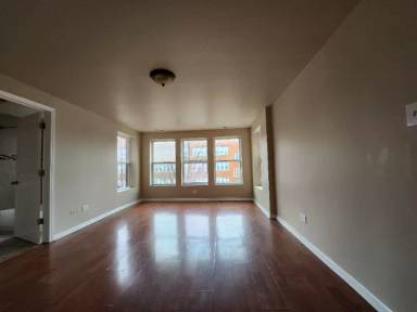 Main picture of 1635 W 77th St