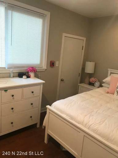 Main picture of 2224 Summer St