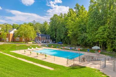 Main picture of 443 Hermitage Dr