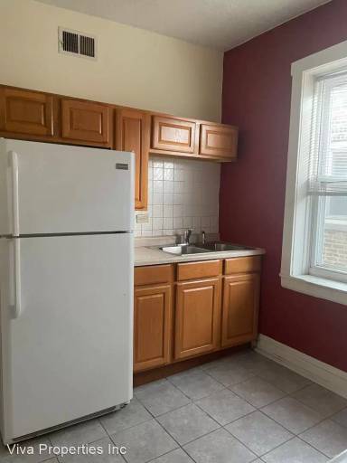 Main picture of 1117 N Christiana Ave