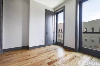 Main picture of 240 Troutman St