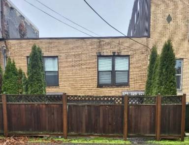 Main picture of 321 N Railroad Ave