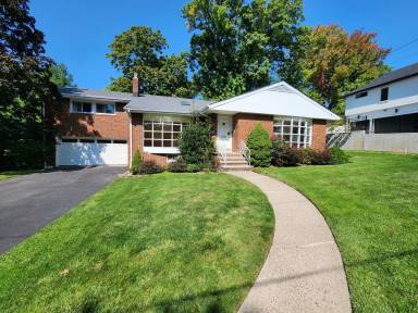 Main picture of 18 Ridge Rd