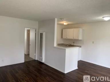 Main picture of 1825 W Crestwood Ln