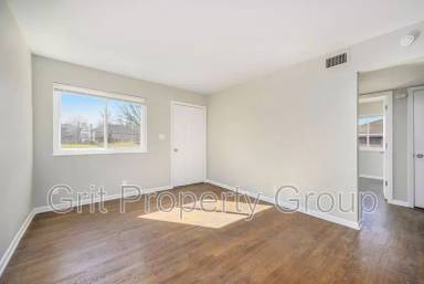 Main picture of 804 NE 68th St