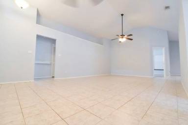 Main picture of 277 Lakebreeze Cir