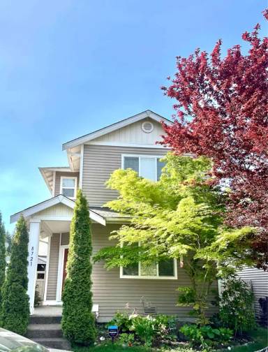 Main picture of 8721 Stockholm Ln NE
