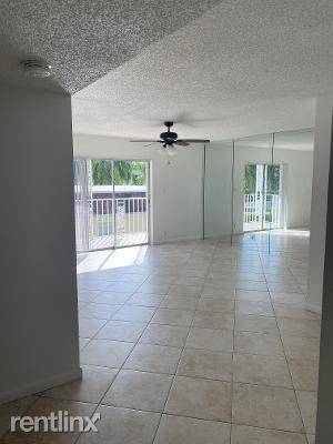 Main picture of 704 SE 2nd Ave