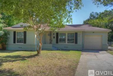 Main picture of 1404 W Lovers Ln