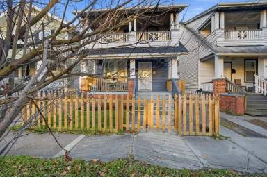 Main picture of 243 W 32nd St