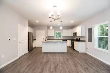 Main picture of 100 Long St