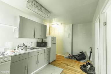 Main picture of 213 Avenue of the Americas