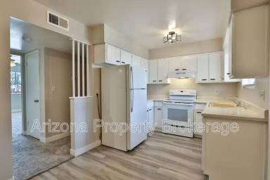 Main picture of 3934 E Piccadilly Rd