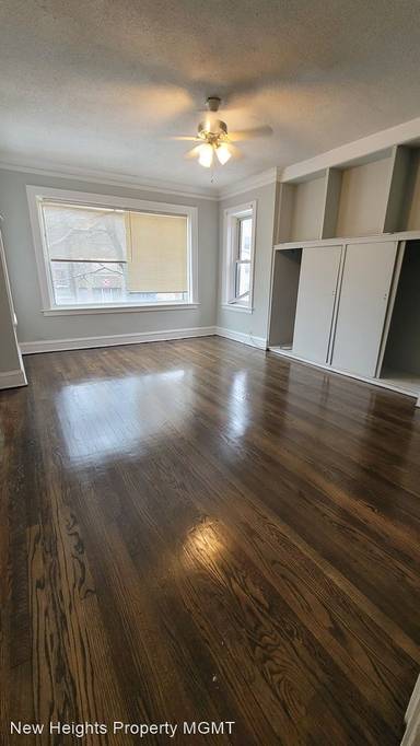 Main picture of 7918 S Essex Ave