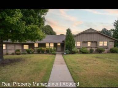 Main picture of 4821 S Pittsburg Ave