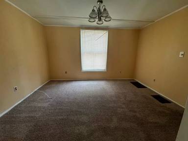 Main picture of 301 S Pleasant St