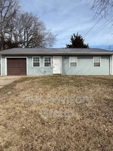 Main picture of 544 SE Colfax Pl