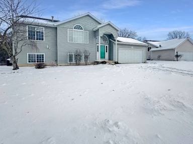 Main picture of 2565 Orchard View Dr NE