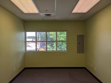Main picture of 317 W 6th St