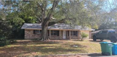 Main picture of 2110 Miller St
