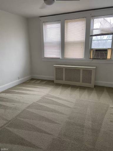 Main picture of 2908 Linwood Ave