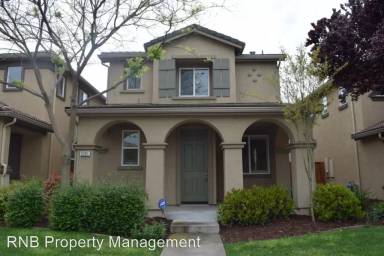 Main picture of 3301 Paumanok Way