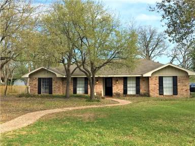 Main picture of 1000 Rose Cir