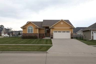 Main picture of 203 SW Springfield Dr