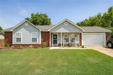 Main picture of 702 Sandstone Dr