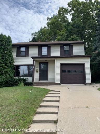 Main picture of 658 Lydia St NE